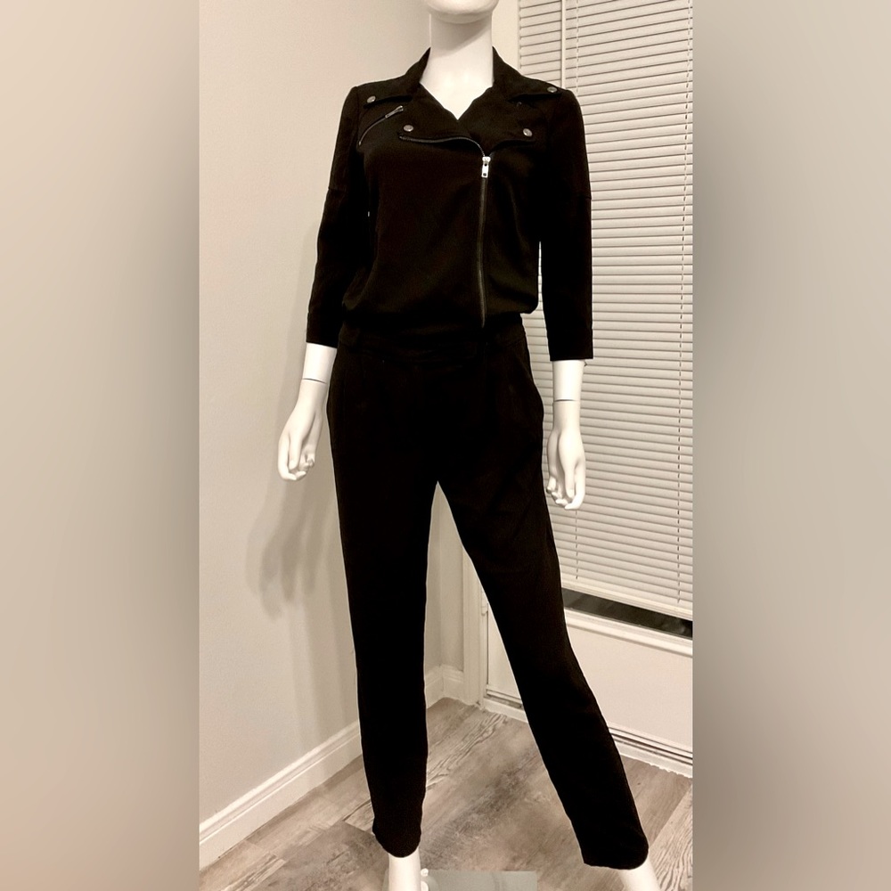 Guess Black jumpsuit with zipper., 3/4 sleeves size -2.